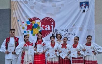 Uspješan nastup naših učenika na festivalu „Mali kaj“ ‒ naših sedam čuvara kajkavske popevke oduševilo Krapinu!